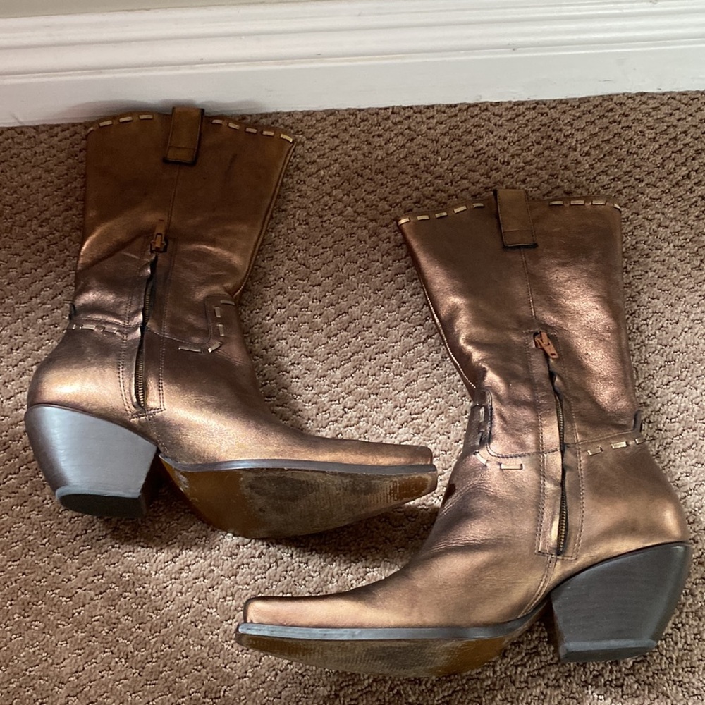 Women”s boots. Leather upper and sole man-made lining
